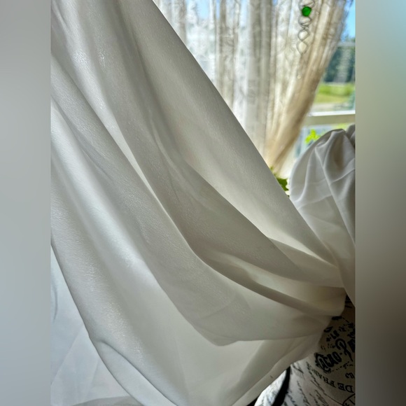 Elegant White Scarf - Picture 5 of 9